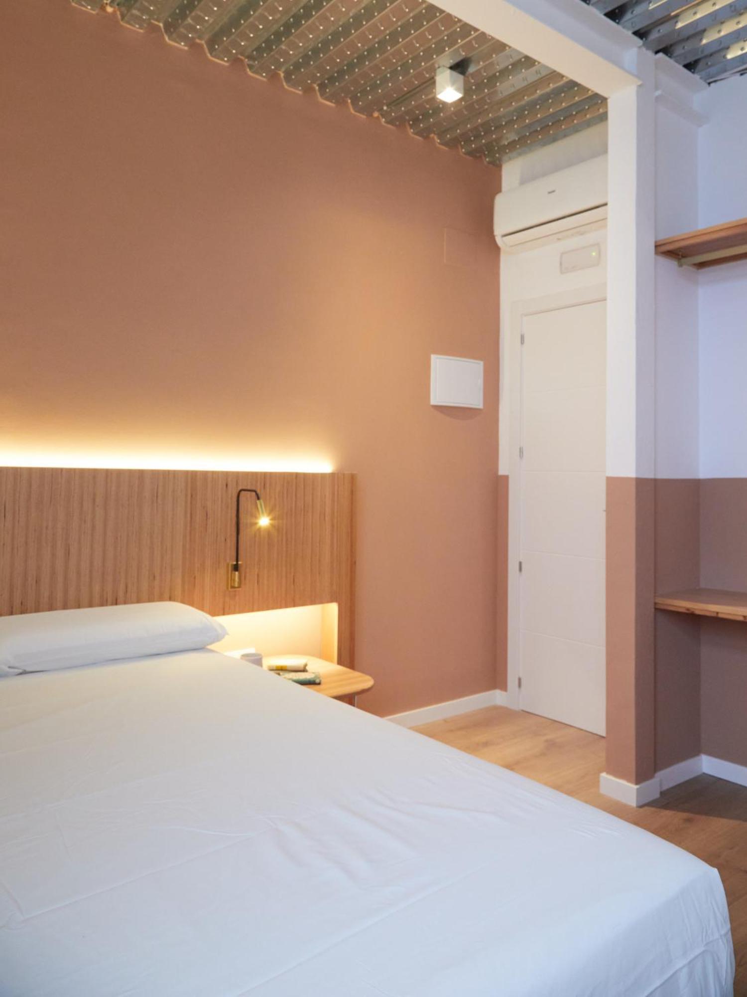 Ola Living Hostal Tetuan Madrid Buitenkant foto
