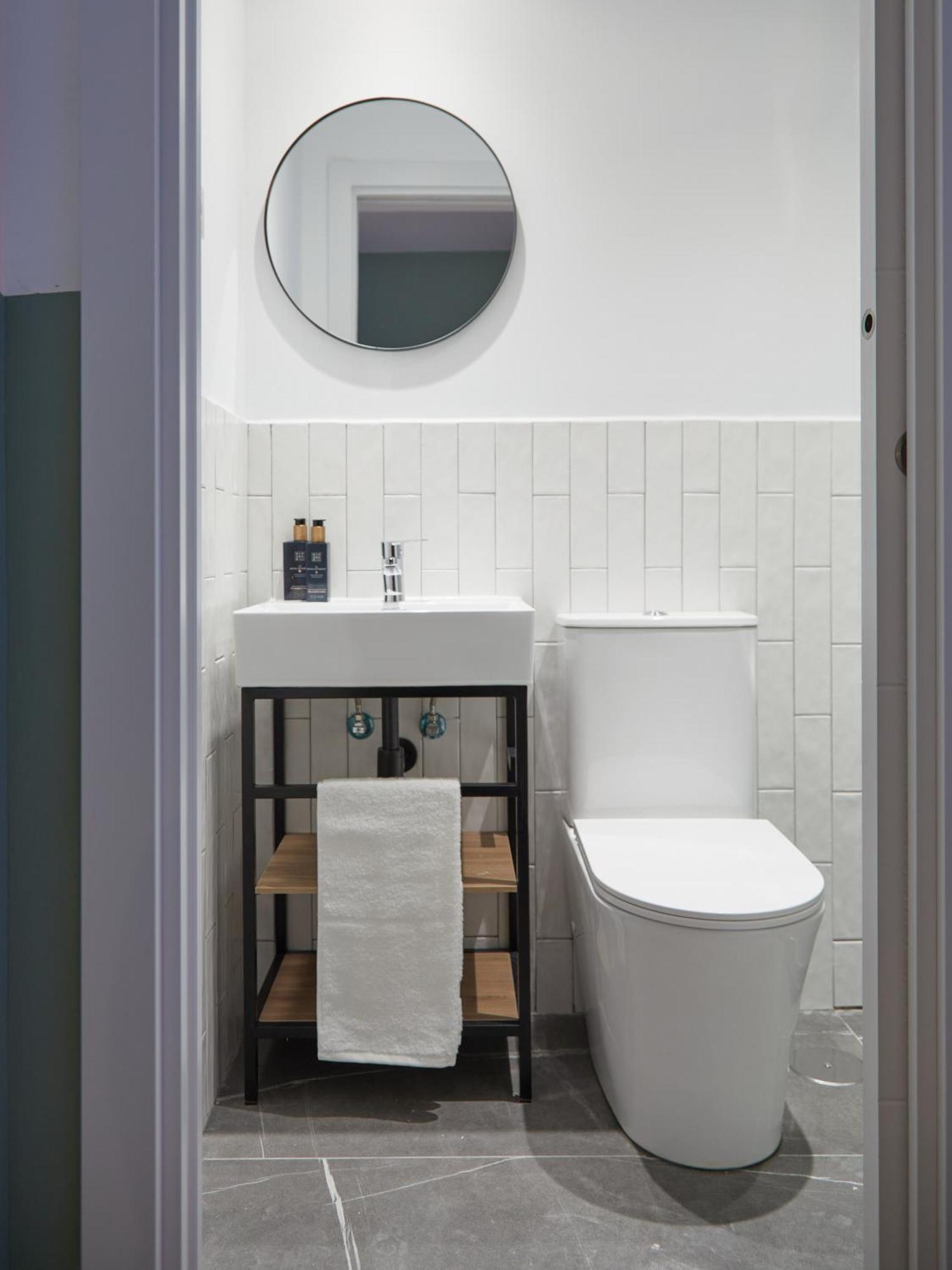 Ola Living Hostal Tetuan Madrid Buitenkant foto
