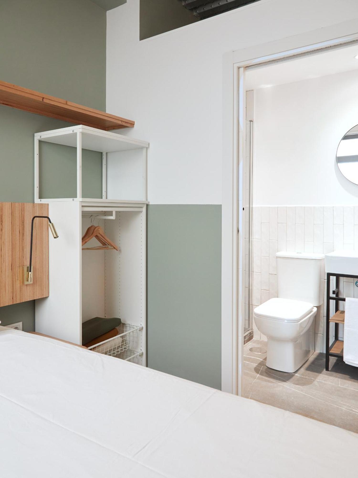 Ola Living Hostal Tetuan Madrid Buitenkant foto