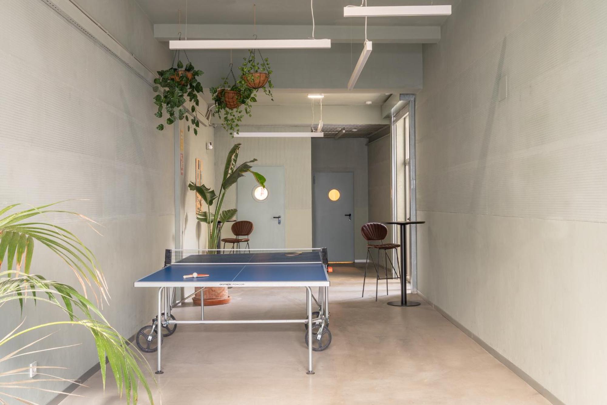 Ola Living Hostal Tetuan Madrid Buitenkant foto
