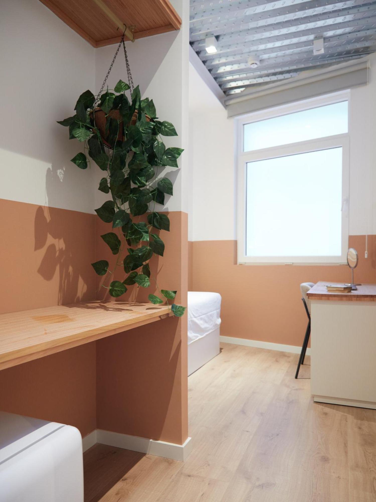 Ola Living Hostal Tetuan Madrid Buitenkant foto