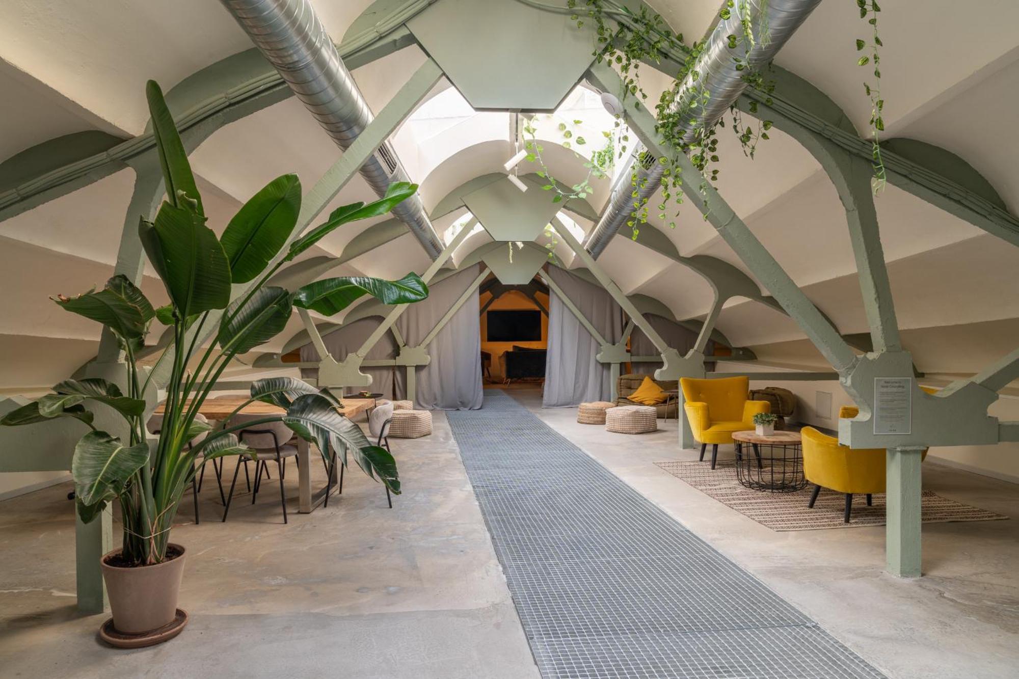 Ola Living Hostal Tetuan Madrid Buitenkant foto